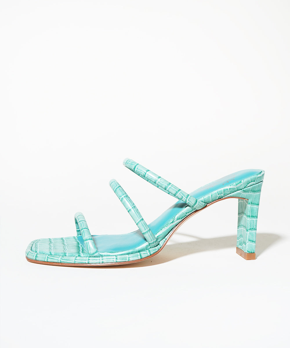 ZUMA - Charlotte Stone