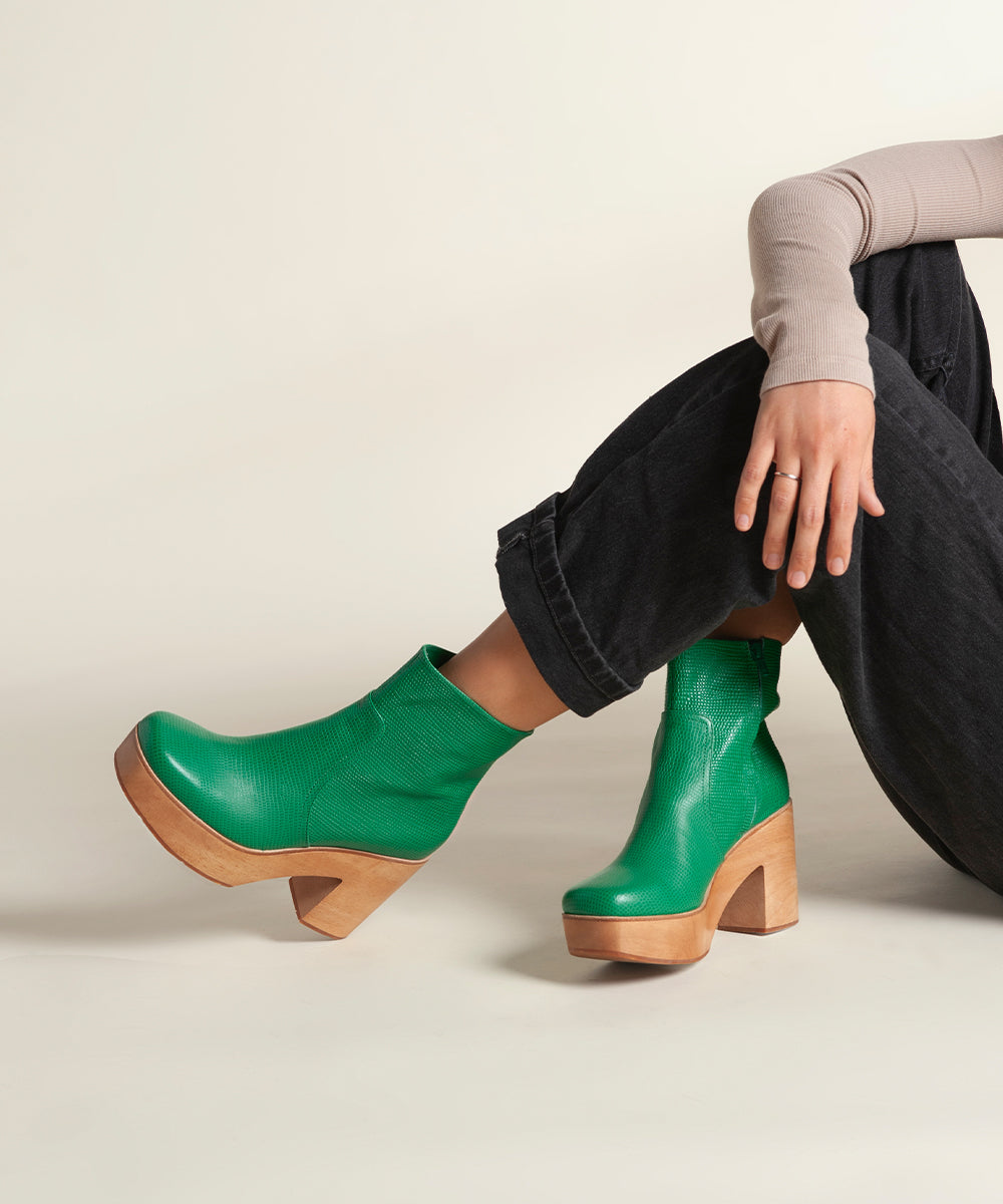 Platform clog outlet boots